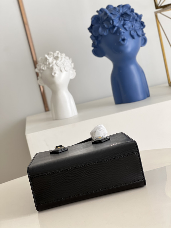 l0*is V*t0n petit sac plat