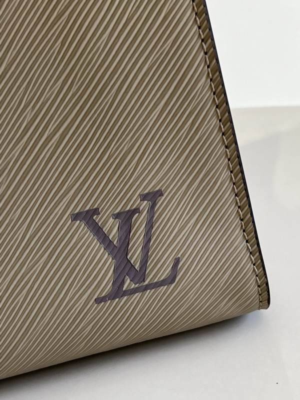 l0*is V*t0n petit sac plat