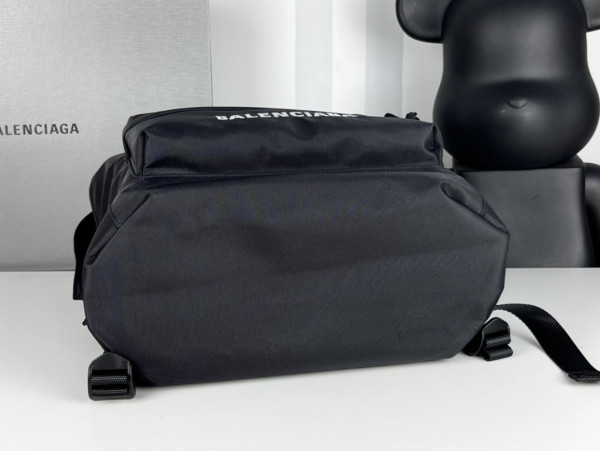 Ba*len*cia*ga backpack