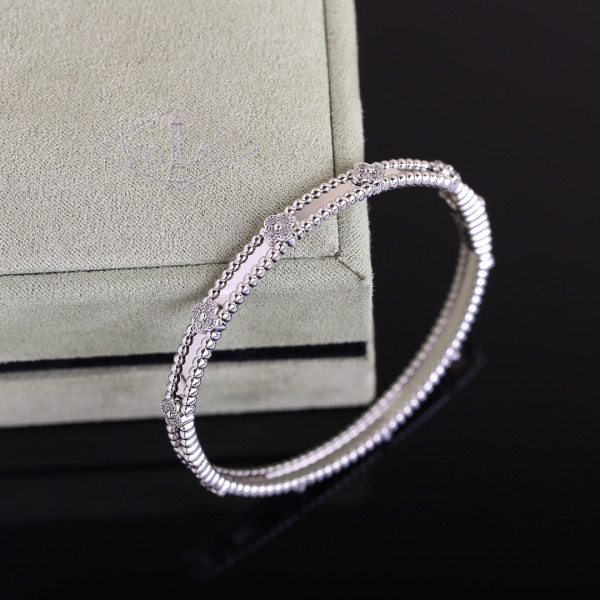 V*N CL*F & arpels  perlée bracelet