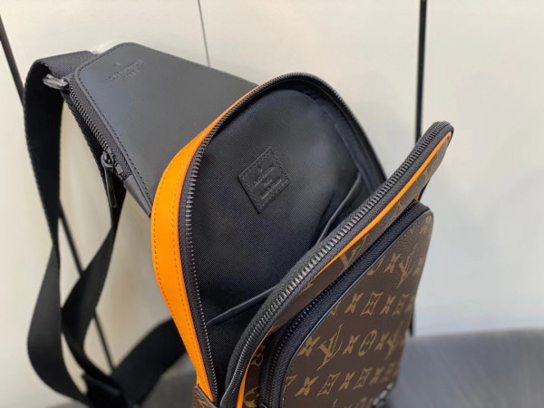 l0*is V*t0n avenue slingbag