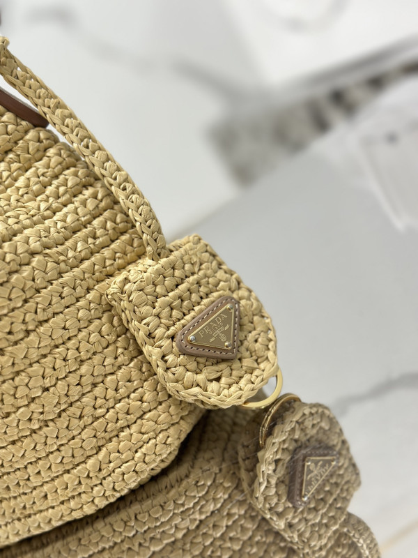 Pra*a  bucket bag