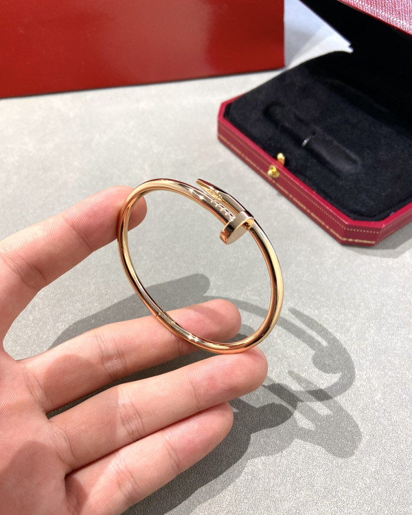 Ca*t*er  bracelet