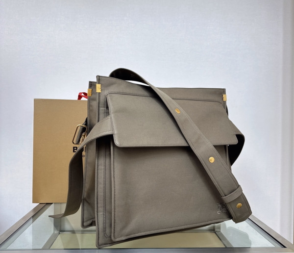 B**rry trench tote