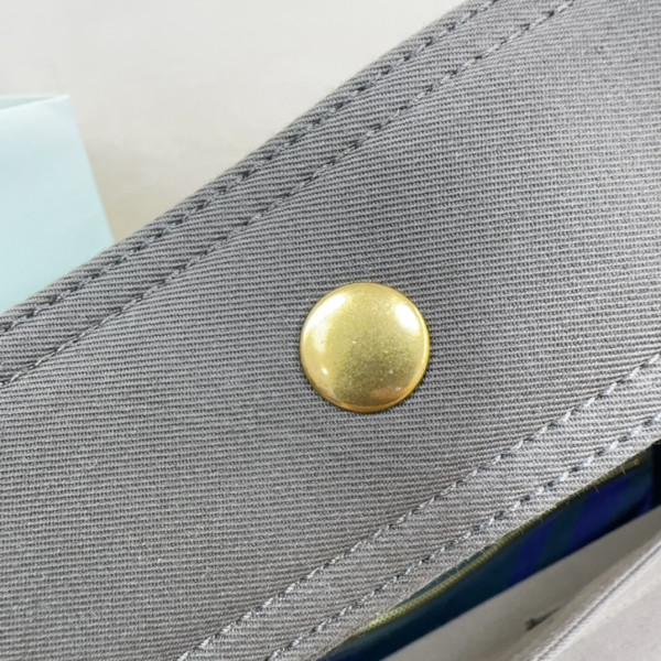 B**rry trench tote