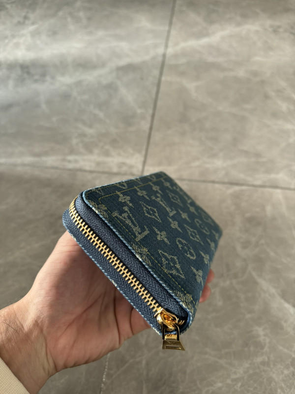 l0*is V*t0n zippy wallet