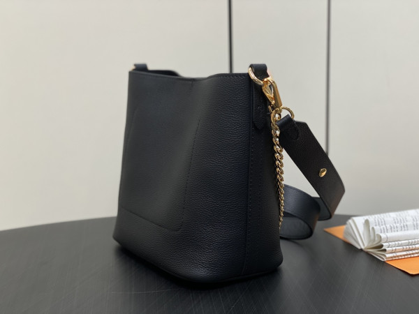 l0*is V*t0n lock and walk - 20 x 20.5 x 12cm