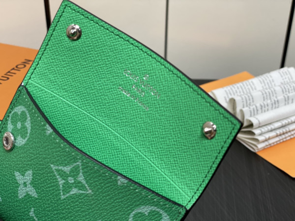 l0*is V*t0n card holder necklace-7.6*10*0.5cm