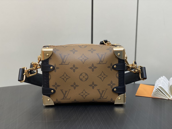 l0*is V*t0n side trunk pm-18×12.5×8cm