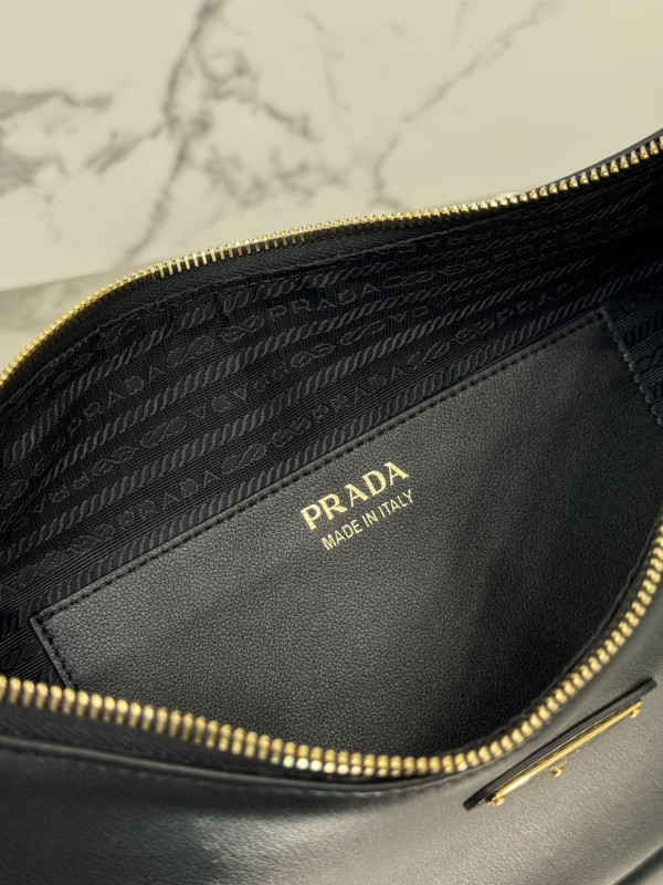 Pra*a arqué leather shoulder bag-35*22.5*8cm