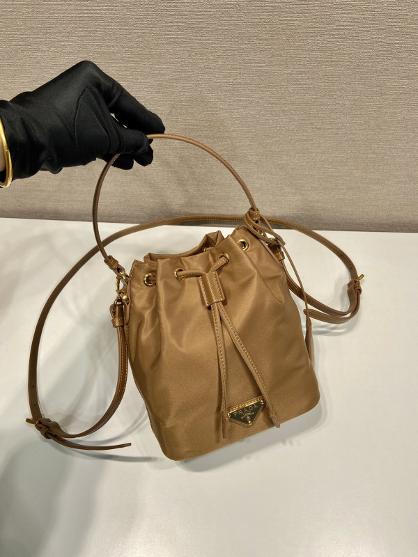 Pra*a bucket bag-15.5*19.5*10cm