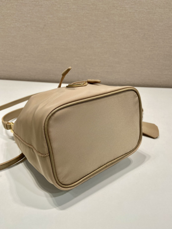 Pra*a bucket bag-15.5*19.5*10cm