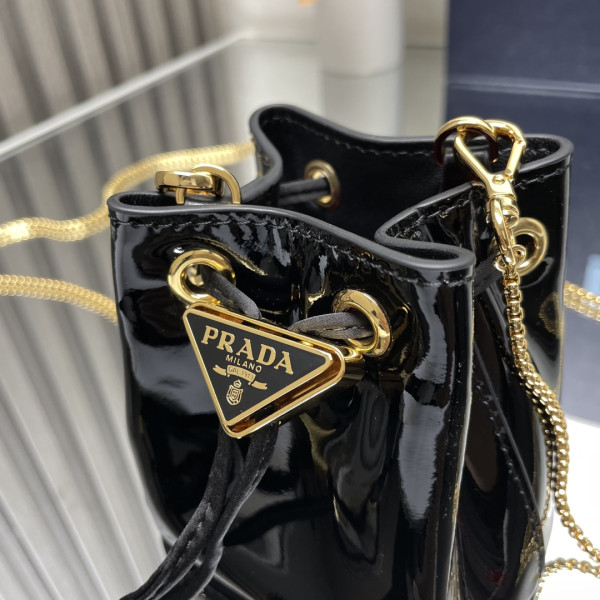 Pra*a  shearling bucket bag-9-9-6cm