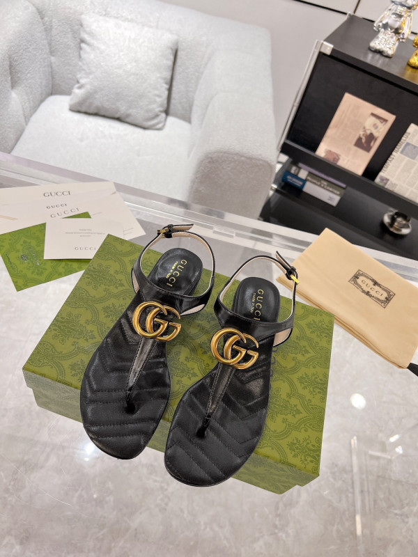G*u*i slide sandals