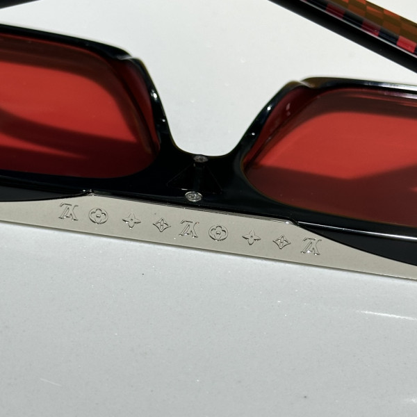 louvis V*t0n sunglasses