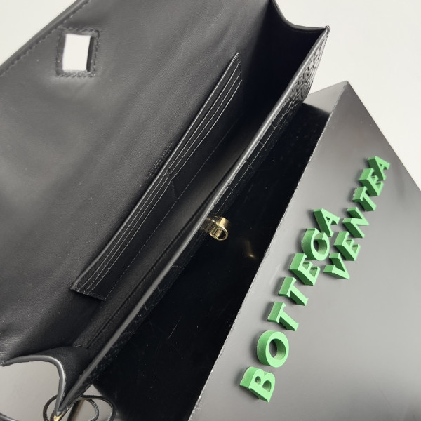 bo*te*ga Ve*ne*ta long clutch andiamo with handle-31*13*3cm
