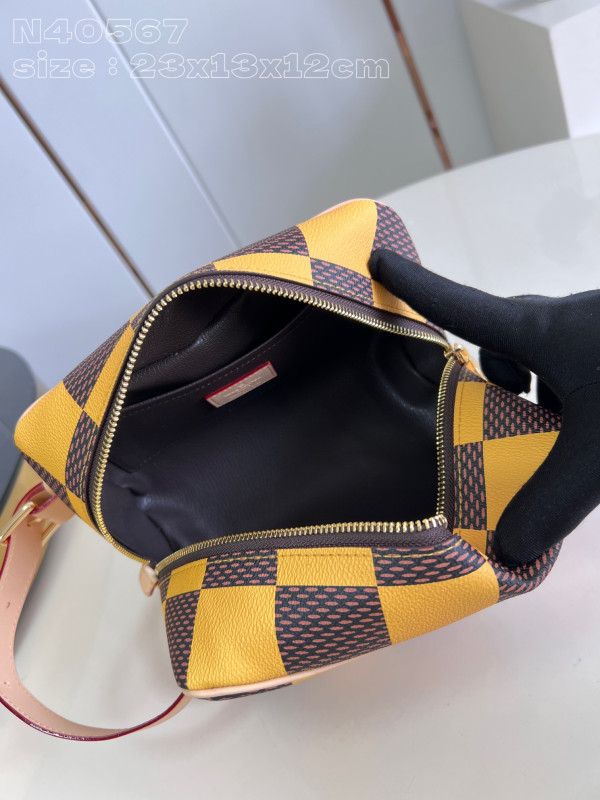 l0*is V*t0n locker dopp kit bag-23*13*12cm