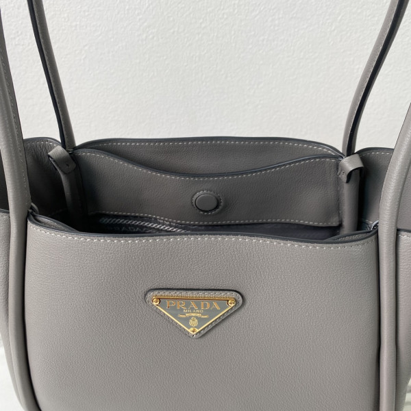 Pra*a medium leather handbag-25*18.5*12.5cm