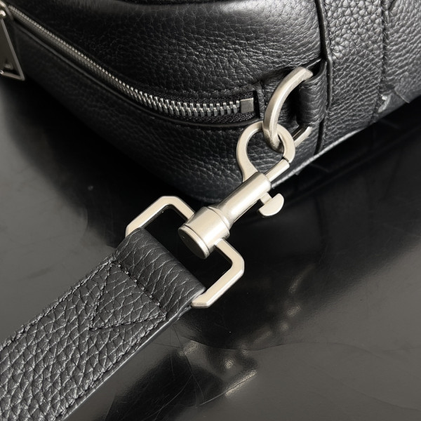 bo*te*ga Ve*ne*ta medium intrecciato camera bag