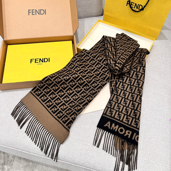 F**di scarf