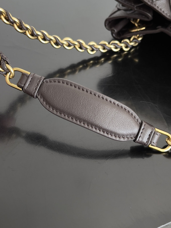 bo*te*ga Ve*ne*ta small parachute chain