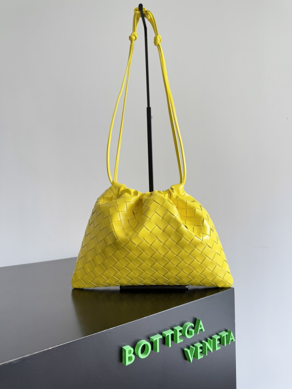 bo*te*ga Ve*ne*ta medium dustbag