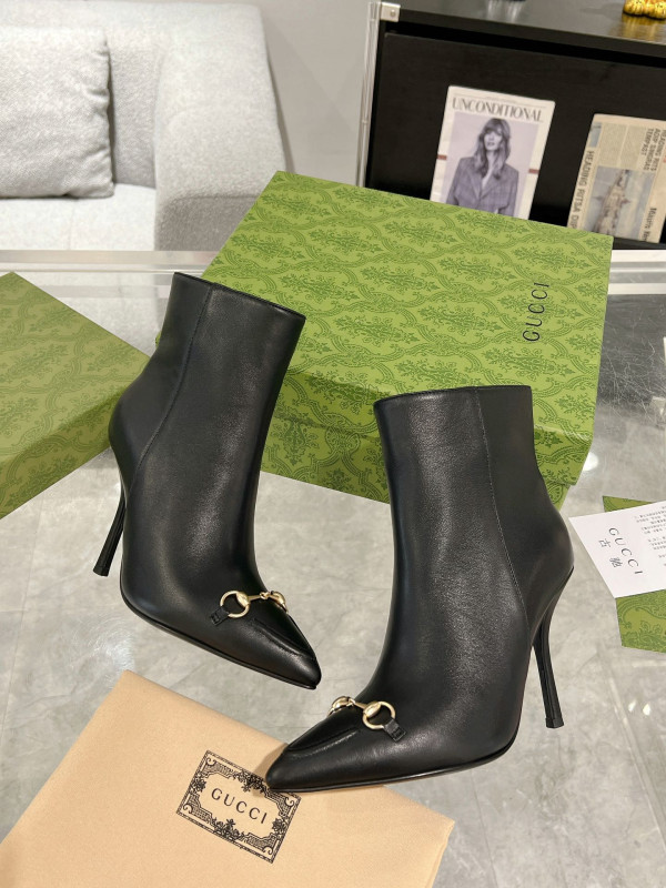 G*u*i women