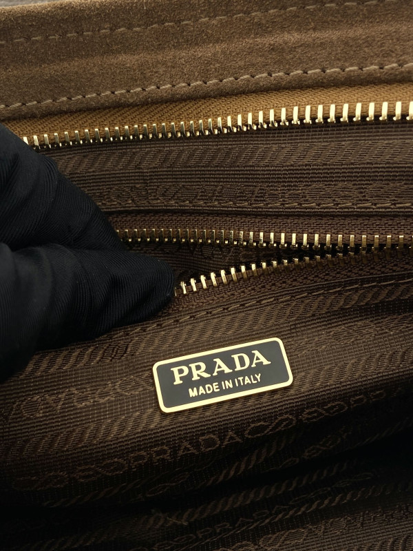 Pra*a medium leather handbag
