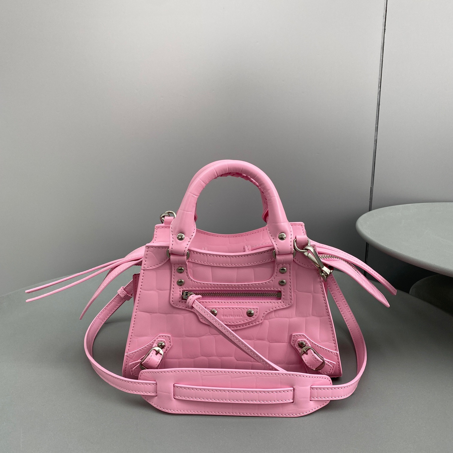 Ba*len*cia*ga neo classic mini top handle bag