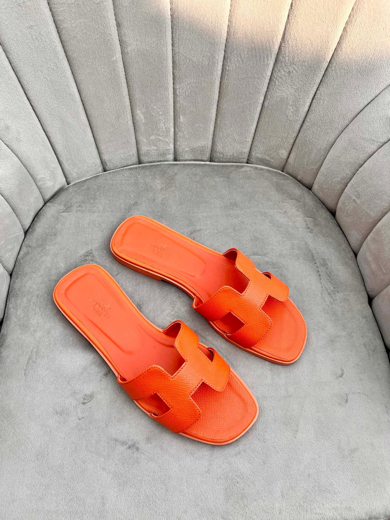 H**mes sandals