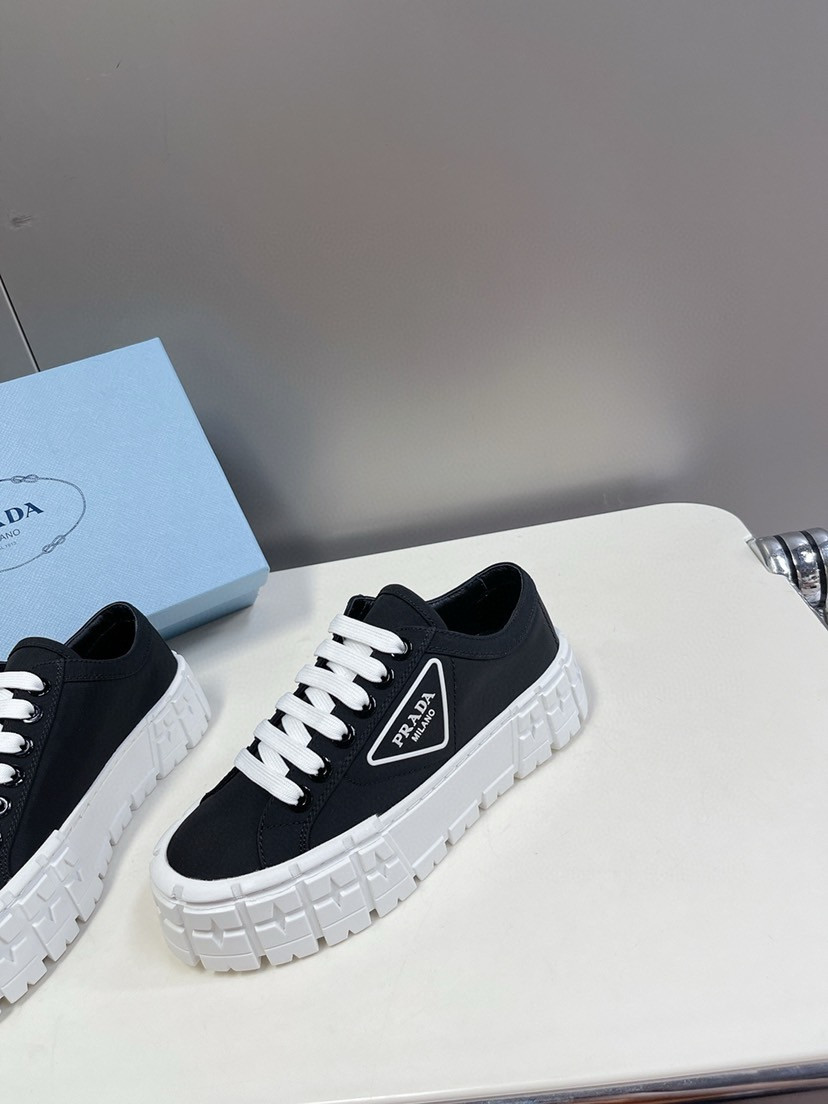 Pra*a  sneakers