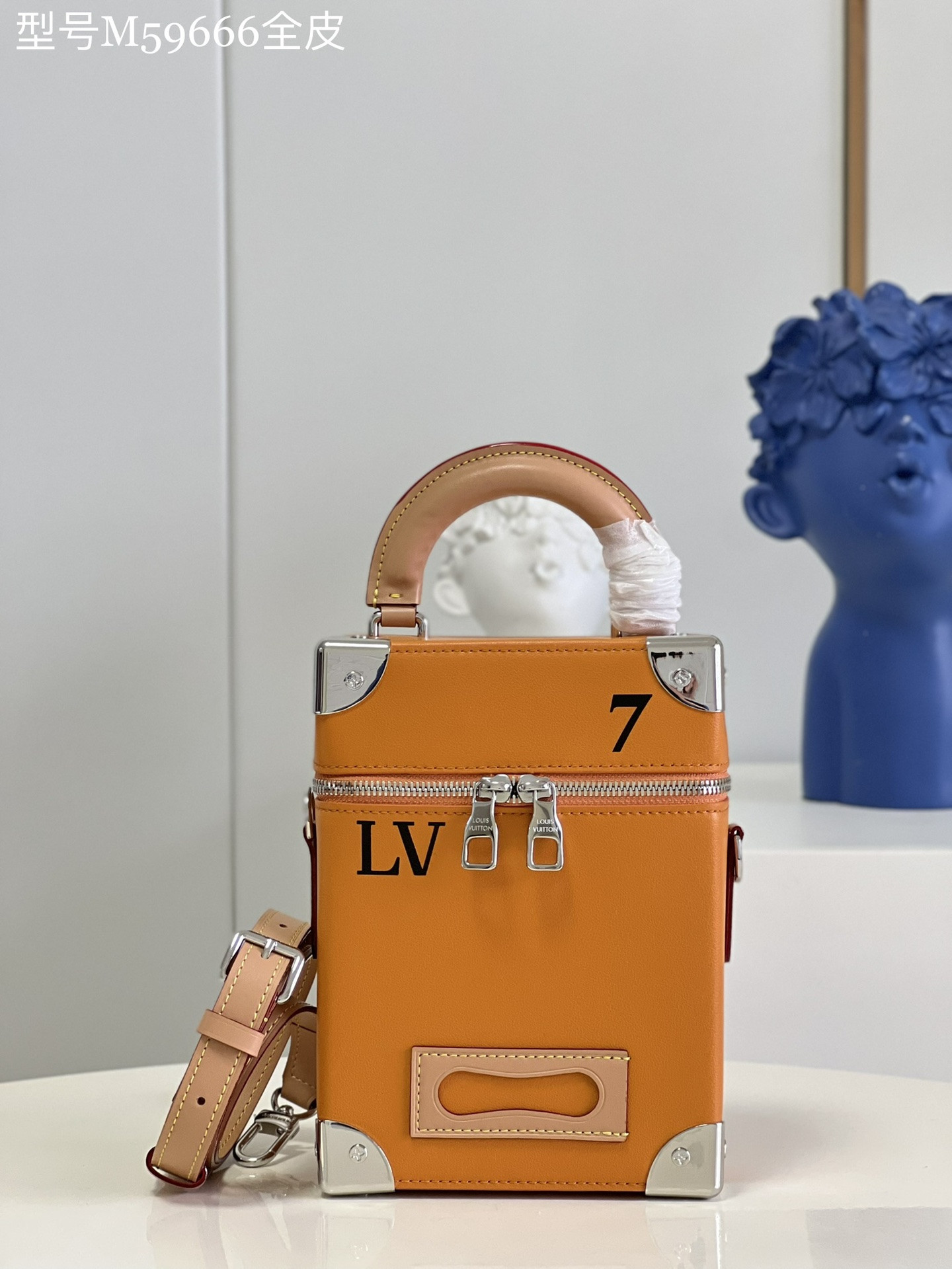 l0*is V*t0n vertical box trunk