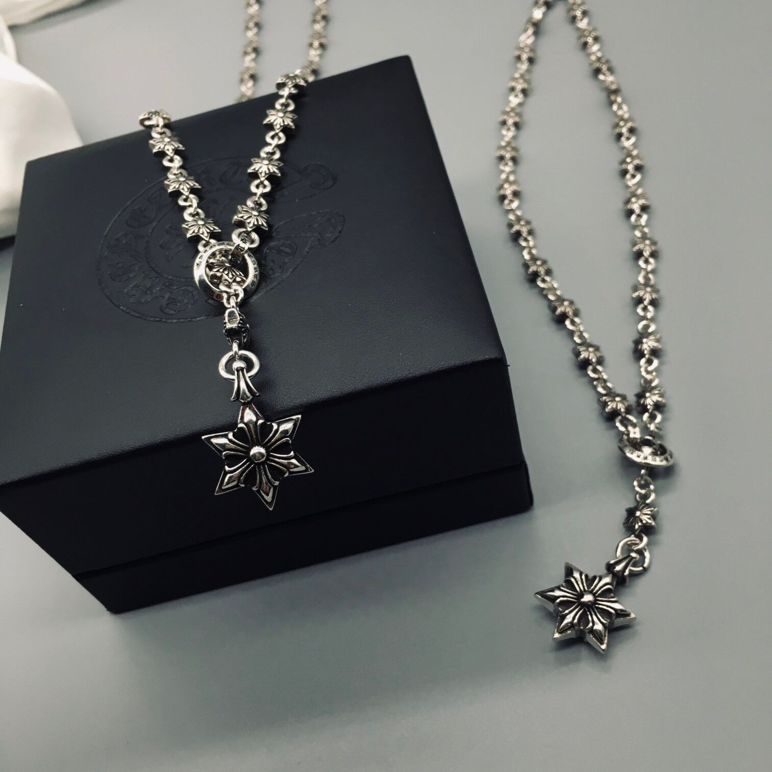 Ch**me He**ts necklace