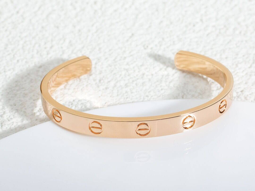 Ca*t*er  bracelet