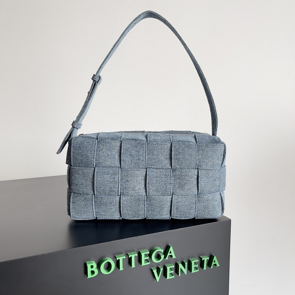 bo*te*ga Ve*ne*ta brick cassette