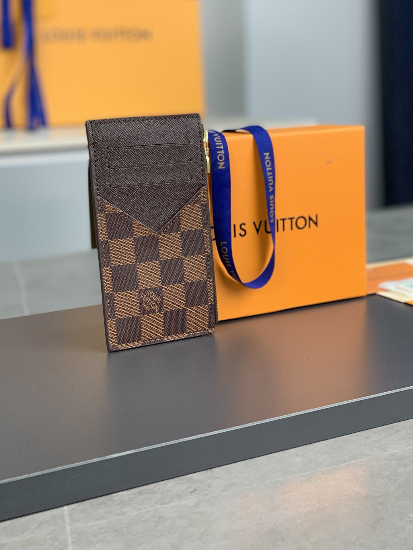 l0*is V*t0n coin card holder