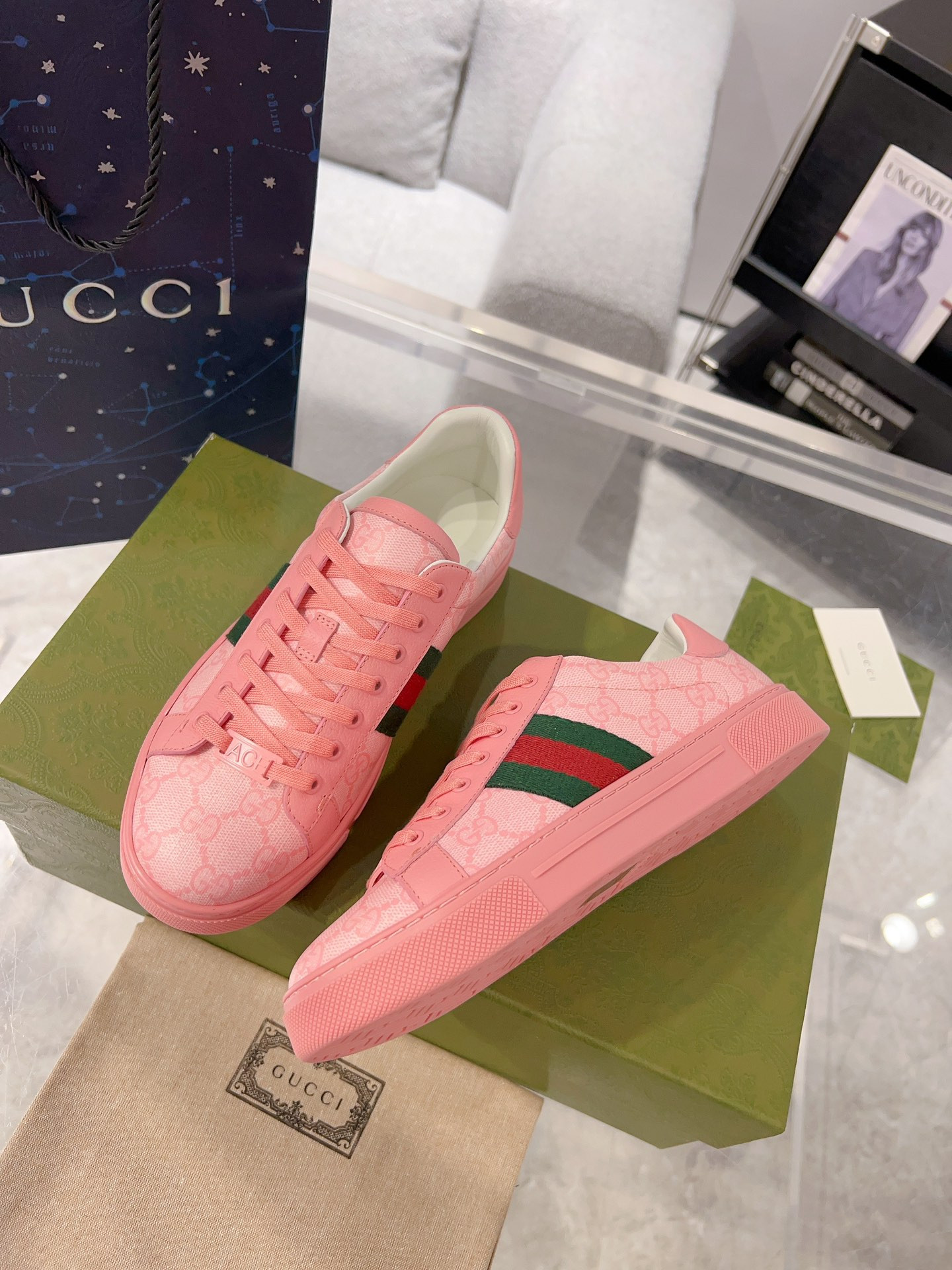 G*u*i sneaker