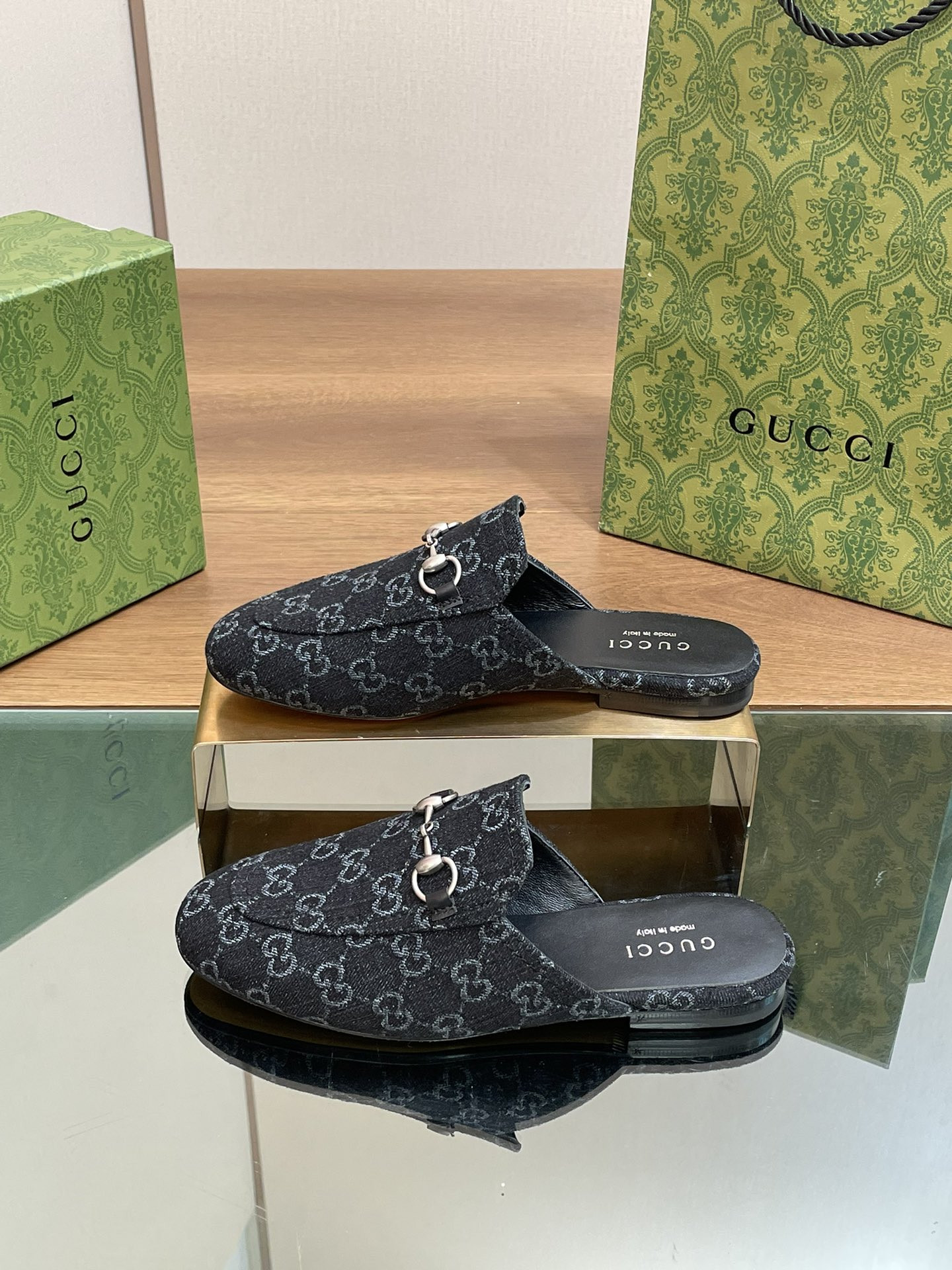 G*u*i princetown slipper