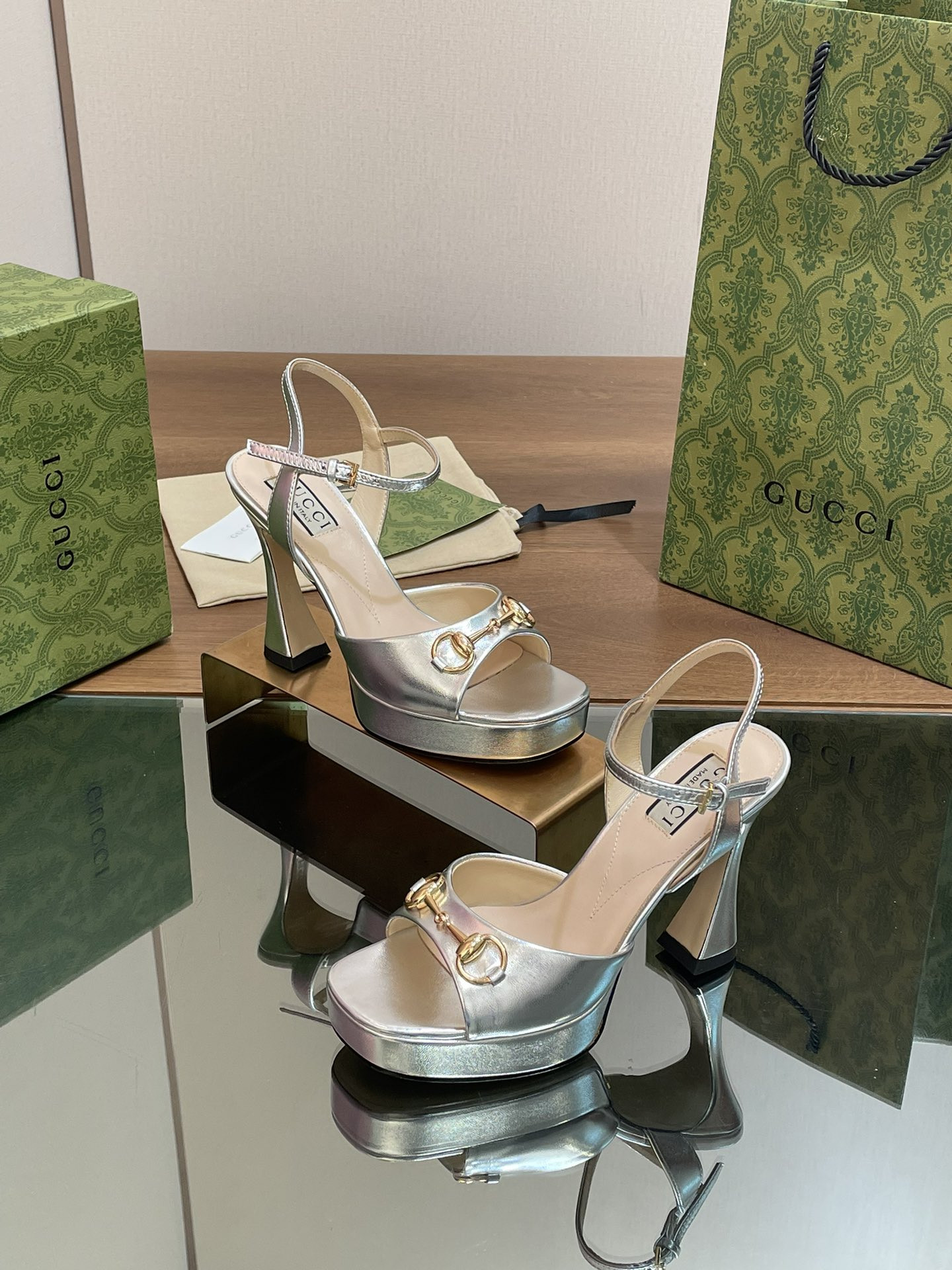 G*u*i heels-11cm