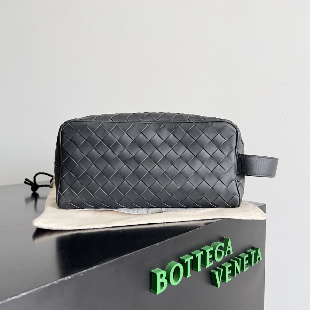 bo*te*ga Ve*ne*ta  intrecciato leather wallet-on-strap