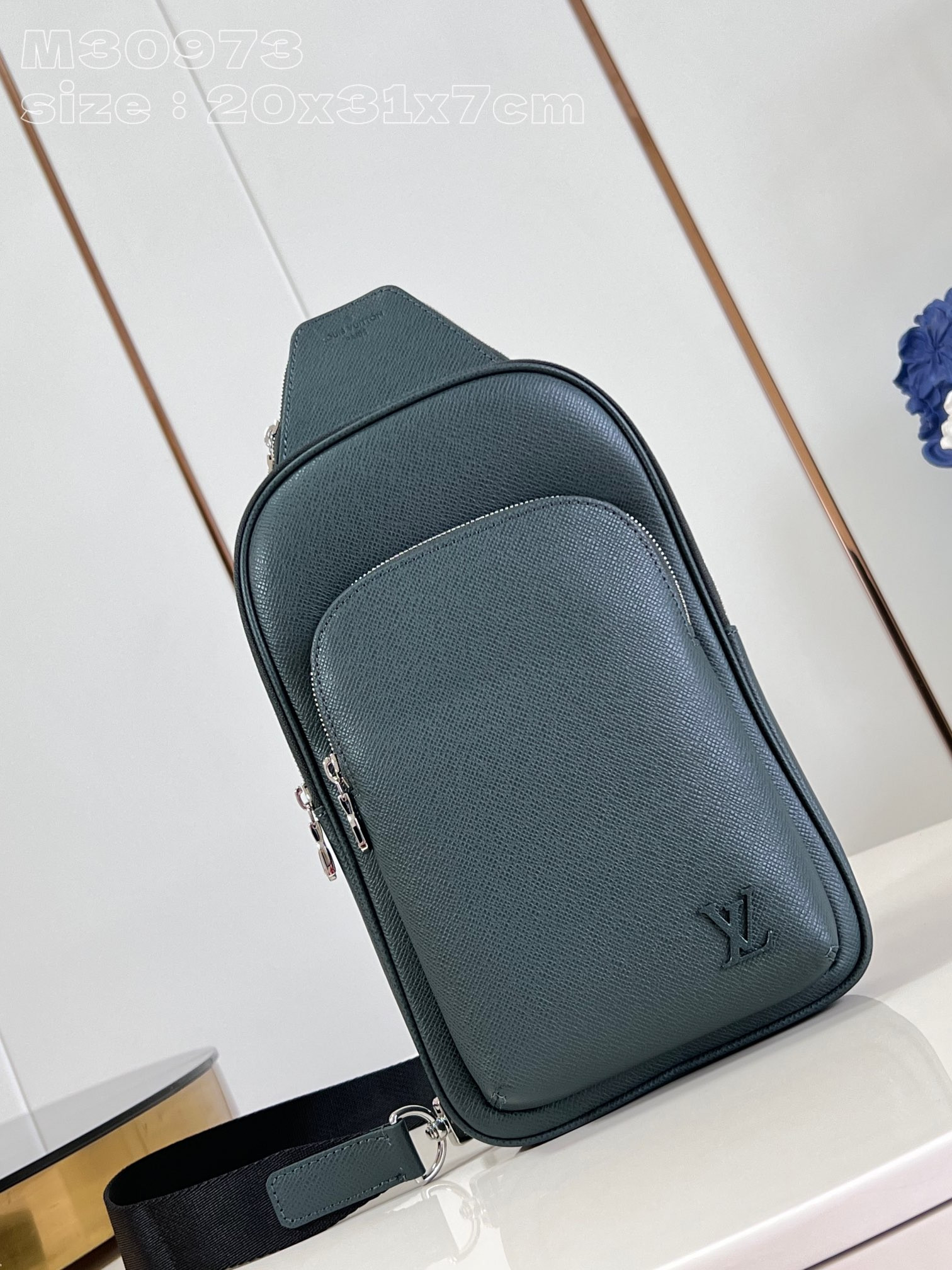 l0*is V*t0n avenue slingbag nm-31*20*7cm