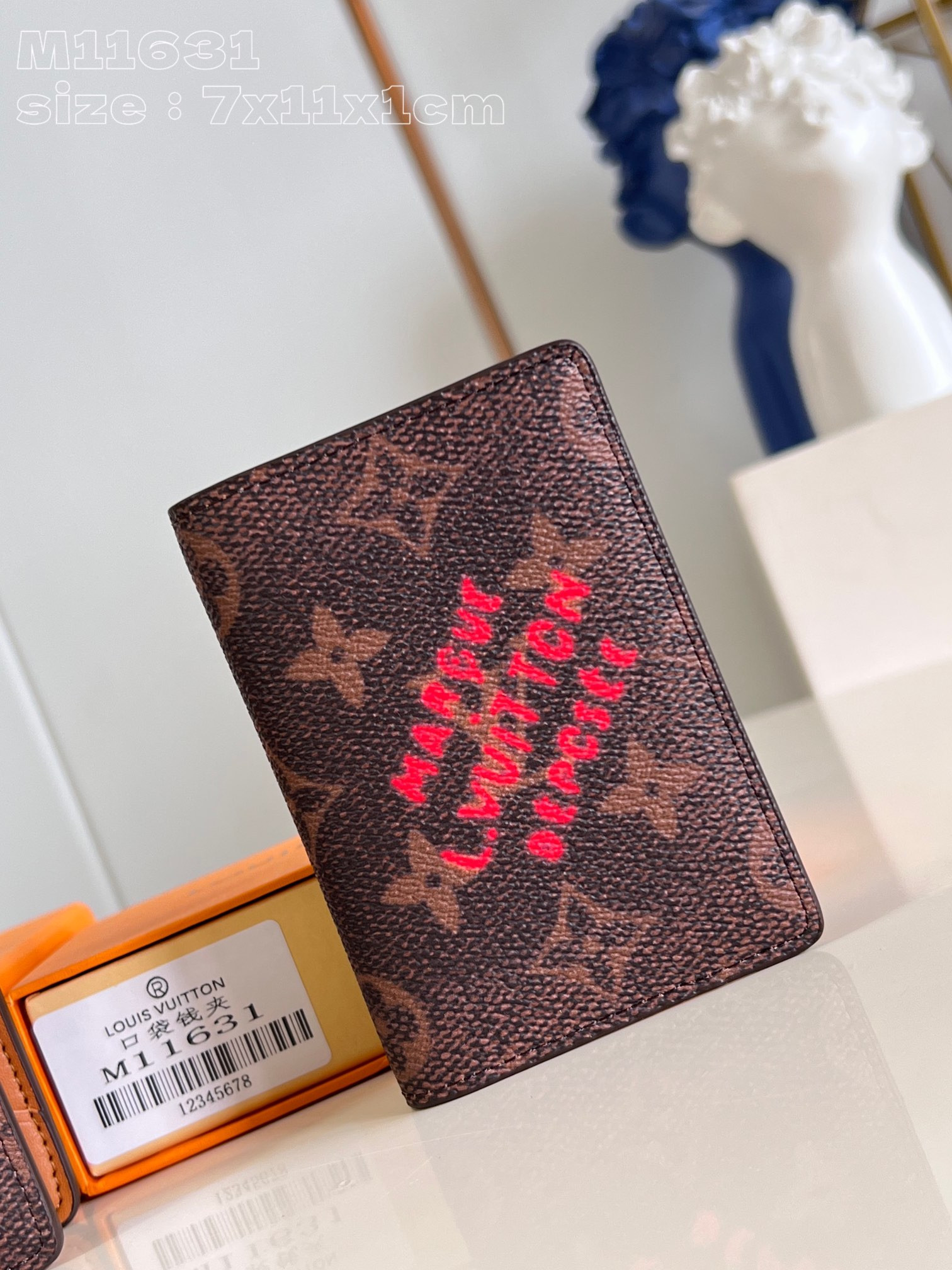 l0*is V*t0n pocket organizer-7.5*11.1*1 cm