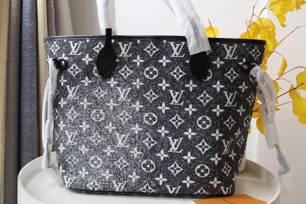 l0*is V*t0n neverfull mm